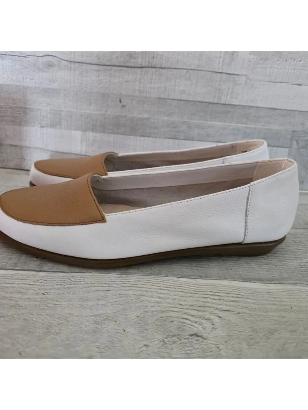 Aerosoles Womens White & Tan Leather Slip-On Loafers Size 7.5 New With Box